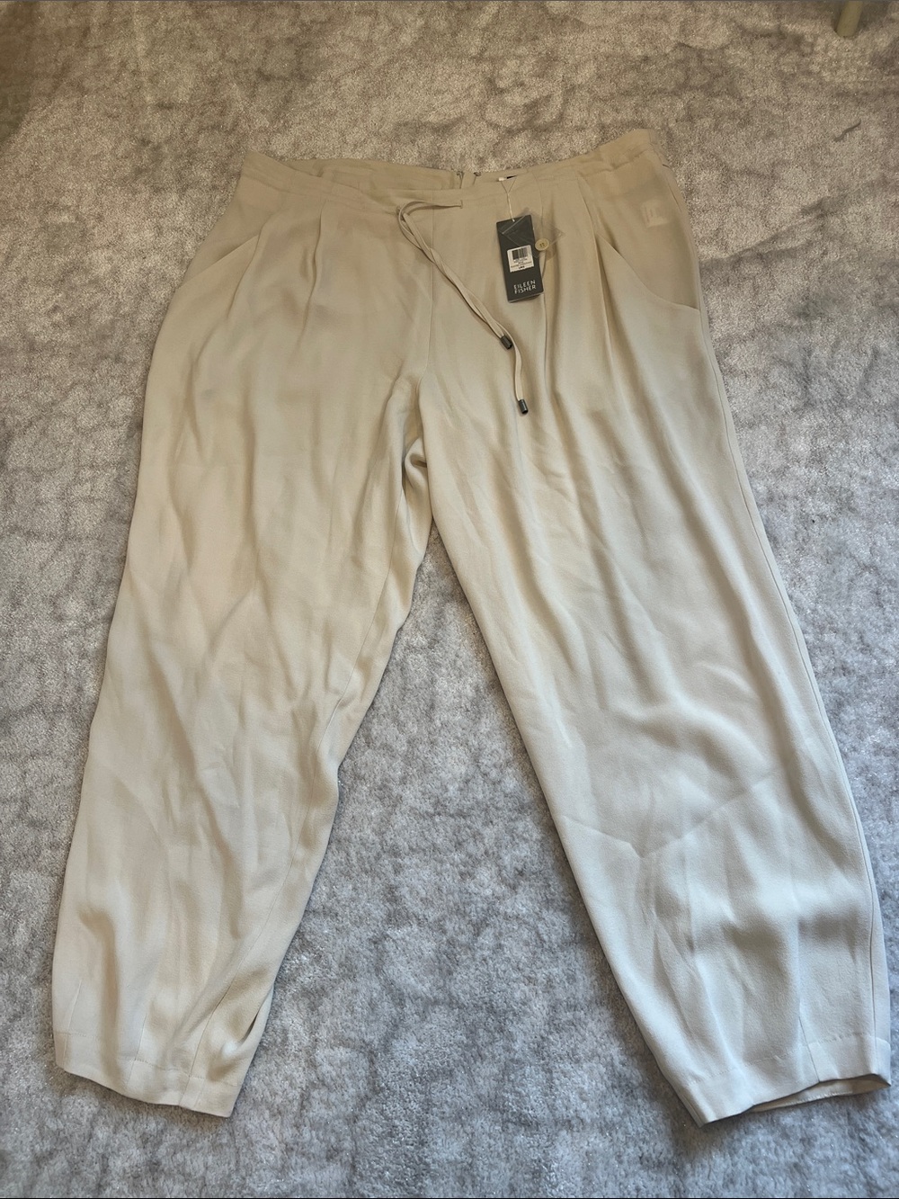 Eileen Fisher bone pleated ankle pant in silk georgette crepe